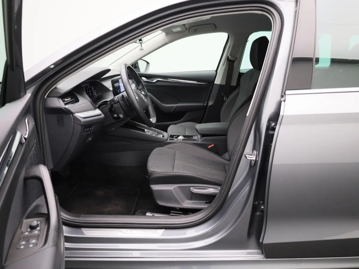 1.4 TSI iV PHEV Business Edition | Automaat | Virtual cockpit | Stoel verwarming | Navigatie | Apple CarPlay / Android Auto | Lichtmetalen velgen | Parkeersensoren | Keyless Start | Elec. Ac