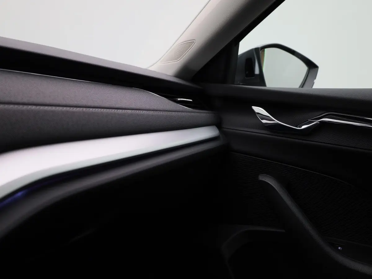 1.4 TSI iV PHEV Business Edition | Automaat | Virtual cockpit | Stoel verwarming | Navigatie | Apple CarPlay / Android Auto | Lichtmetalen velgen | Parkeersensoren | Keyless Start | Elec. Ac