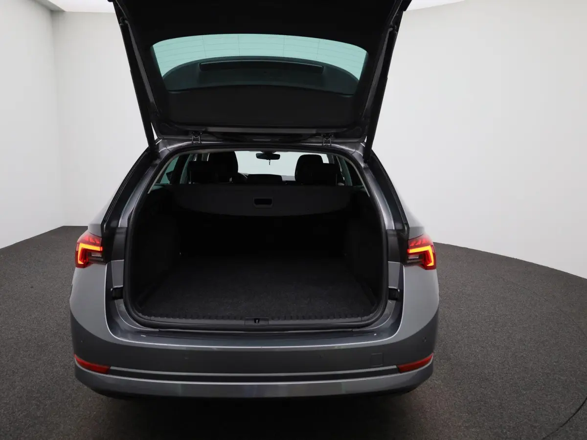 1.4 TSI iV PHEV Business Edition | Automaat | Virtual cockpit | Stoel verwarming | Navigatie | Apple CarPlay / Android Auto | Lichtmetalen velgen | Parkeersensoren | Keyless Start | Elec. Ac