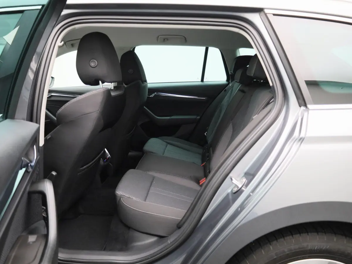 1.4 TSI iV PHEV Business Edition | Automaat | Virtual cockpit | Stoel verwarming | Navigatie | Apple CarPlay / Android Auto | Lichtmetalen velgen | Parkeersensoren | Keyless Start | Elec. Ac