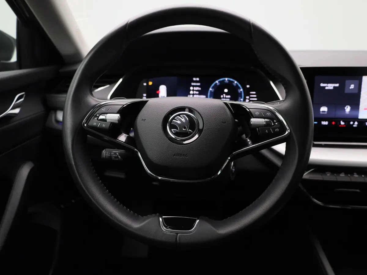 1.4 TSI iV PHEV Business Edition | Automaat | Virtual cockpit | Stoel verwarming | Navigatie | Apple CarPlay / Android Auto | Lichtmetalen velgen | Parkeersensoren | Keyless Start | Elec. Ac