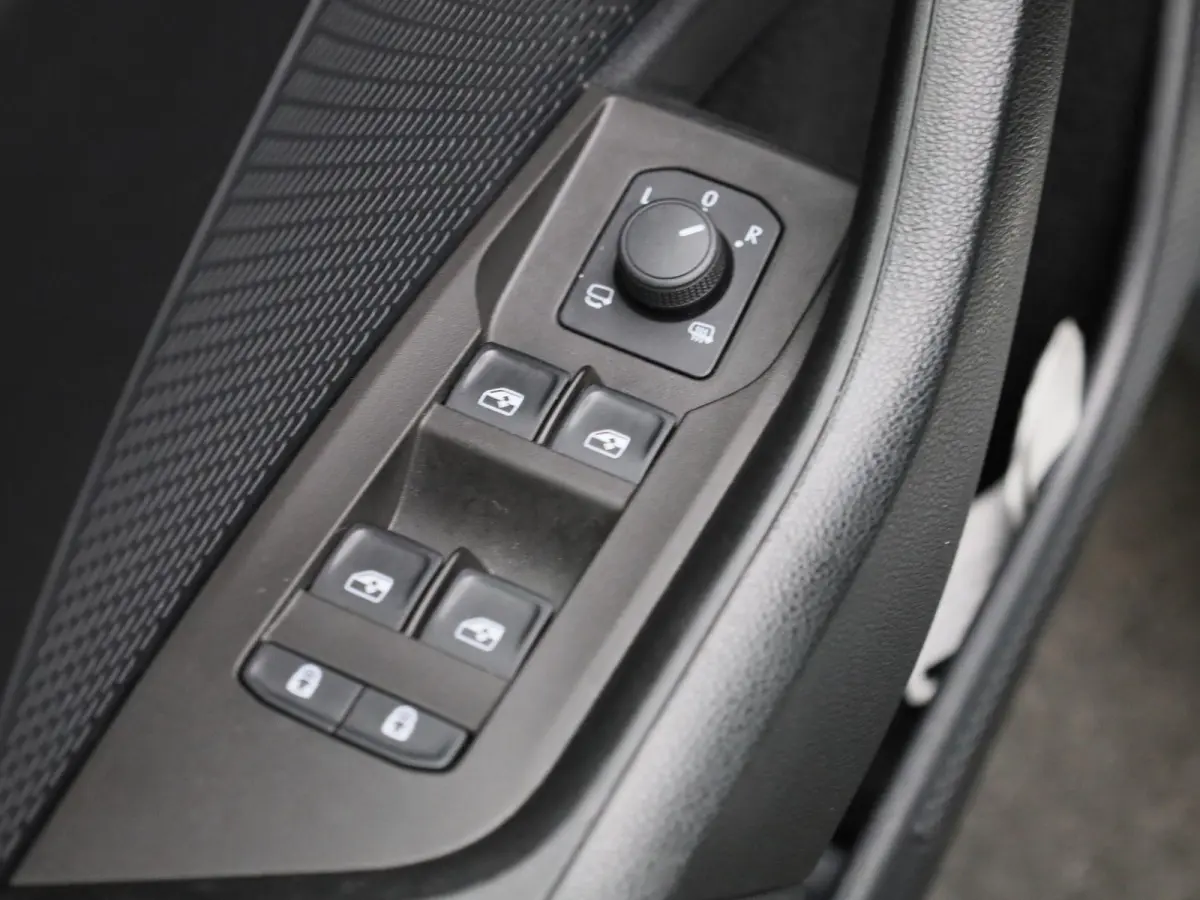 1.4 TSI iV PHEV Business Edition | Automaat | Virtual cockpit | Stoel verwarming | Navigatie | Apple CarPlay / Android Auto | Lichtmetalen velgen | Parkeersensoren | Keyless Start | Elec. Ac