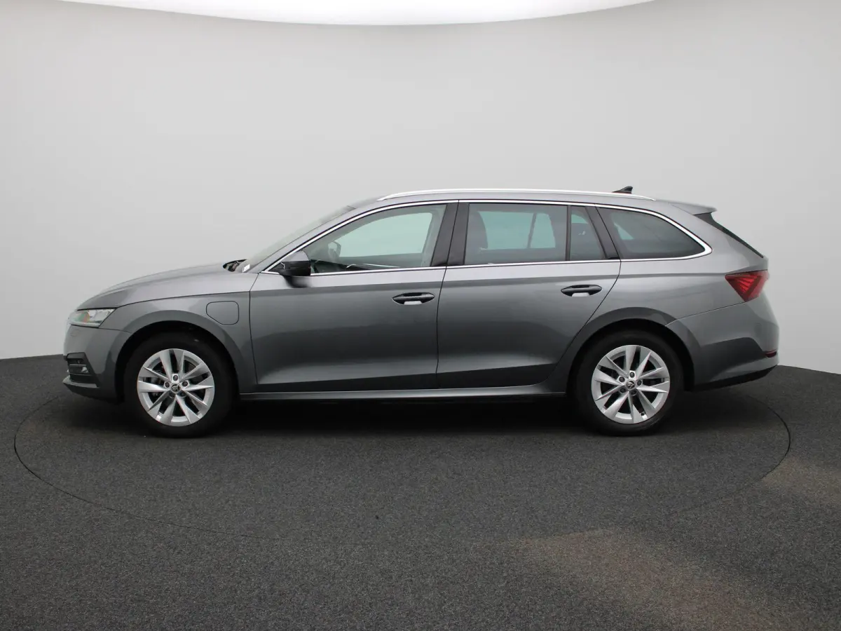1.4 TSI iV PHEV Business Edition | Automaat | Virtual cockpit | Stoel verwarming | Navigatie | Apple CarPlay / Android Auto | Lichtmetalen velgen | Parkeersensoren | Keyless Start | Elec. Ac