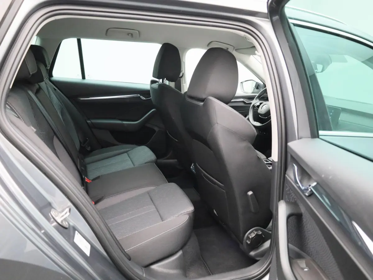 1.4 TSI iV PHEV Business Edition | Automaat | Virtual cockpit | Stoel verwarming | Navigatie | Apple CarPlay / Android Auto | Lichtmetalen velgen | Parkeersensoren | Keyless Start | Elec. Ac