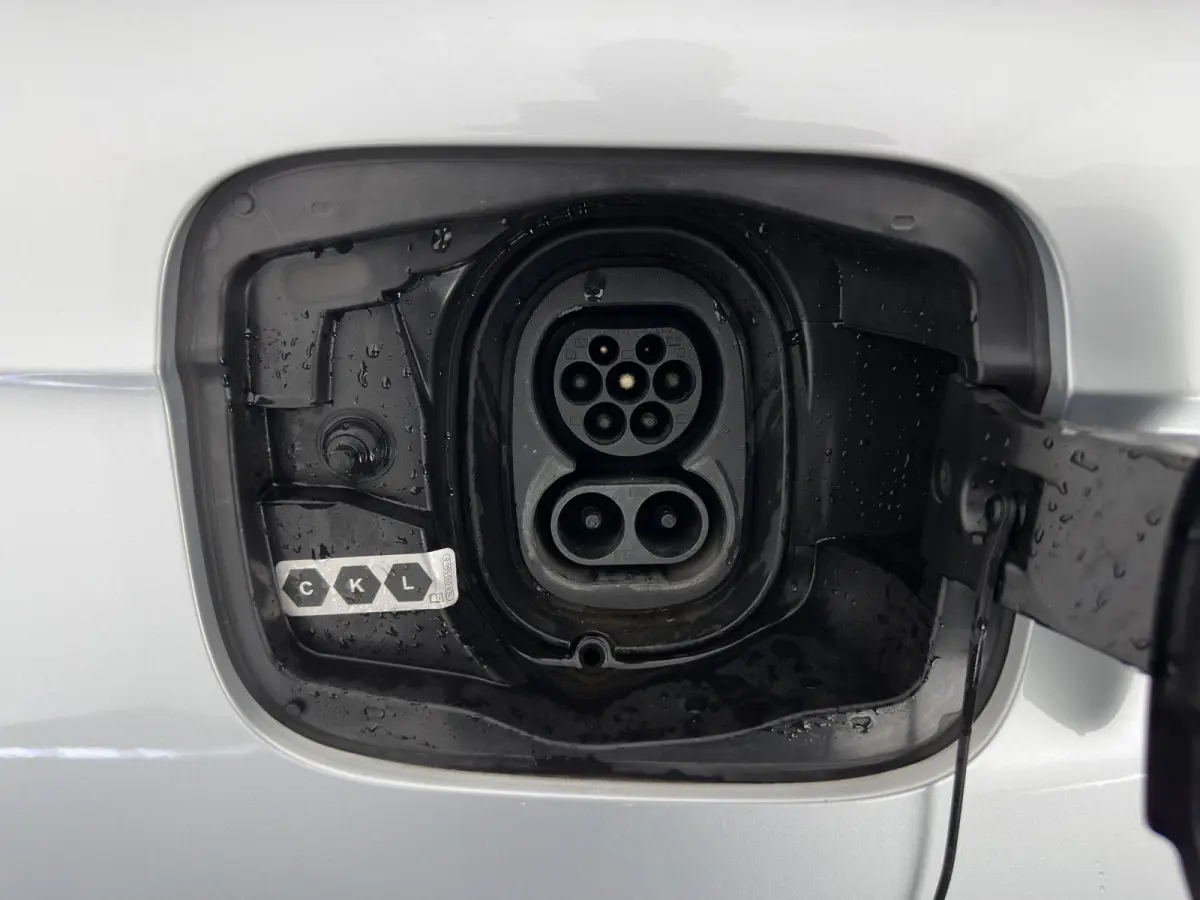 80 (3-Fase-11kW) {SoH-91%} (INCL-BTW) Aut. *LEATHER-FABRIC | FULL-LED | DIGI-COCKPIT | CAMERA | KEYLESS | NAVI-FULLMAP | AMBIENTLIGHT | ECC | HEATED-COMFORTSEATS | DAB+ | PDC | CRUISE | CARP