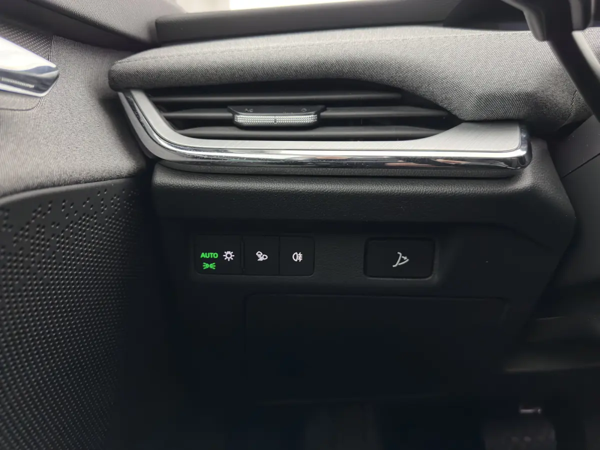 80 (3-Fase-11kW) {SoH-91%} (INCL-BTW) Aut. *LEATHER-FABRIC | FULL-LED | DIGI-COCKPIT | CAMERA | KEYLESS | NAVI-FULLMAP | AMBIENTLIGHT | ECC | HEATED-COMFORTSEATS | DAB+ | PDC | CRUISE | CARP