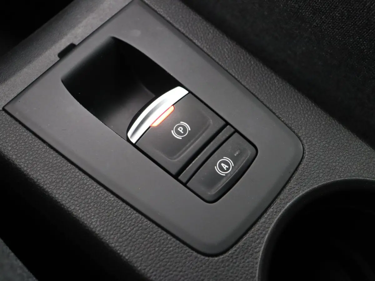 R110 Life 52 kWh | Accu Koop | Stoel en stuurwielverwarming | Achteruitrijcamera | Climate Control | Voor en Achter Parkeersensoren |