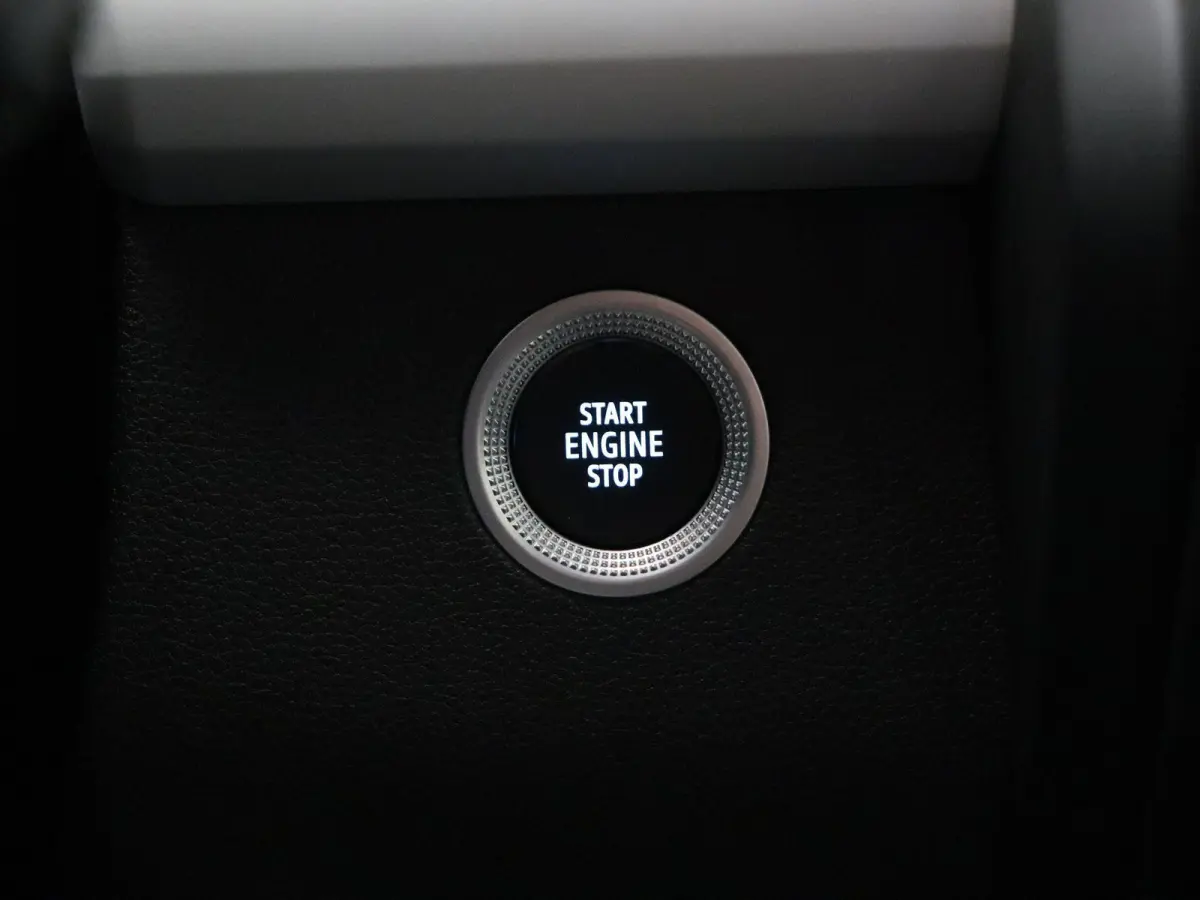 R110 Life 52 kWh | Accu Koop | Stoel en stuurwielverwarming | Achteruitrijcamera | Climate Control | Voor en Achter Parkeersensoren |