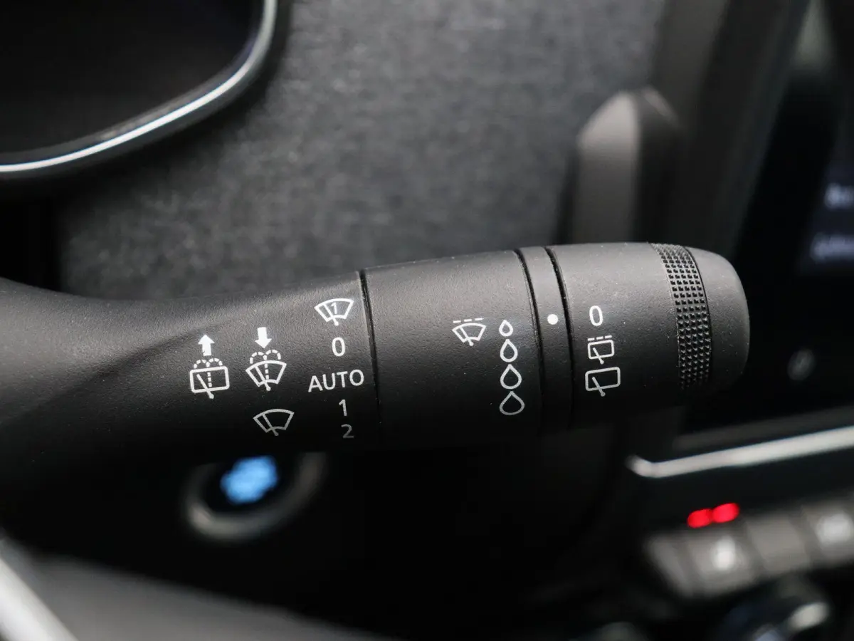 R110 Life 52 kWh | Accu Koop | Stoel en stuurwielverwarming | Achteruitrijcamera | Climate Control | Voor en Achter Parkeersensoren |