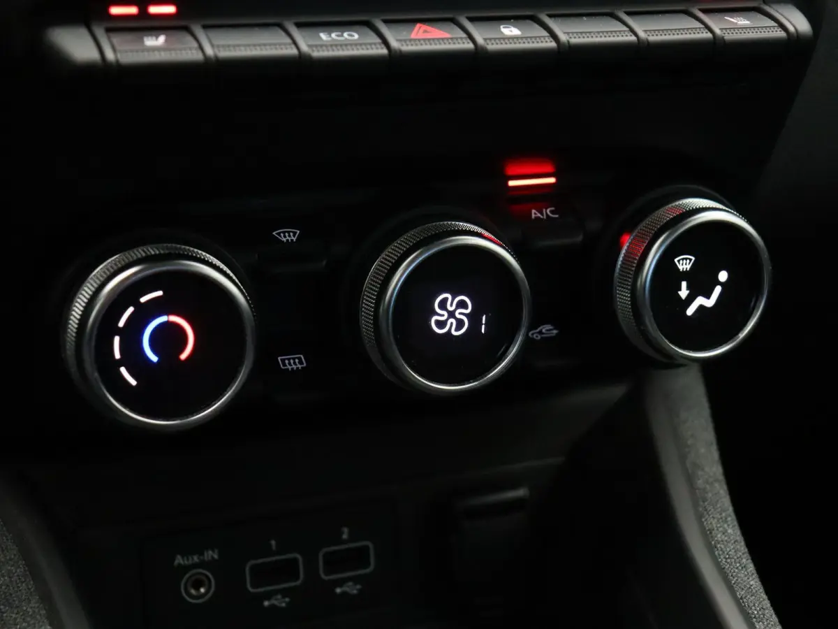 R110 Life 52 kWh | Accu Koop | Stoel en stuurwielverwarming | Achteruitrijcamera | Climate Control | Voor en Achter Parkeersensoren |