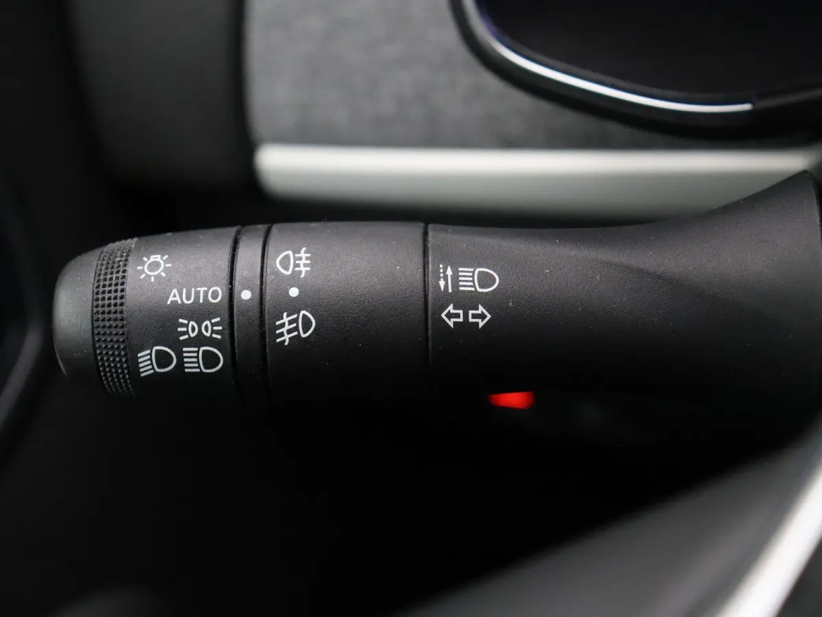 R110 Life 52 kWh | Accu Koop | Stoel en stuurwielverwarming | Achteruitrijcamera | Climate Control | Voor en Achter Parkeersensoren |