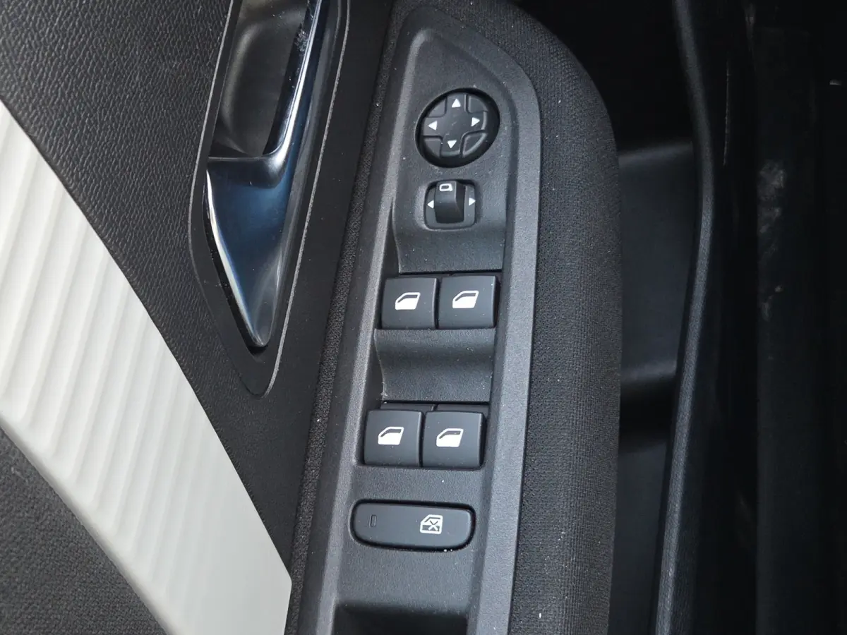 1.2 Hybrid 100 You Automaat | Climate control | Parkeersensoren | Carplay/android auto | DAB |