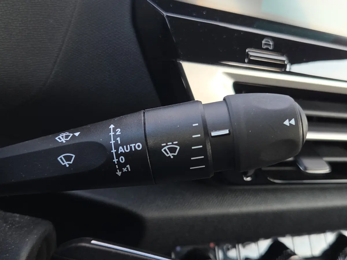 1.2 Hybrid 100 You Automaat | Climate control | Parkeersensoren | Carplay/android auto | DAB |