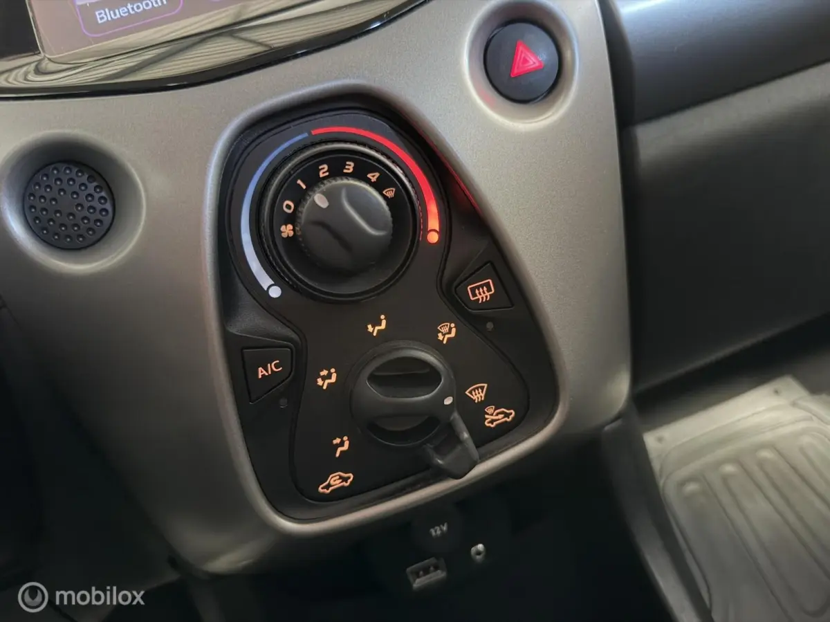 1.0 VVT-i x-wave Camera | Navigatie