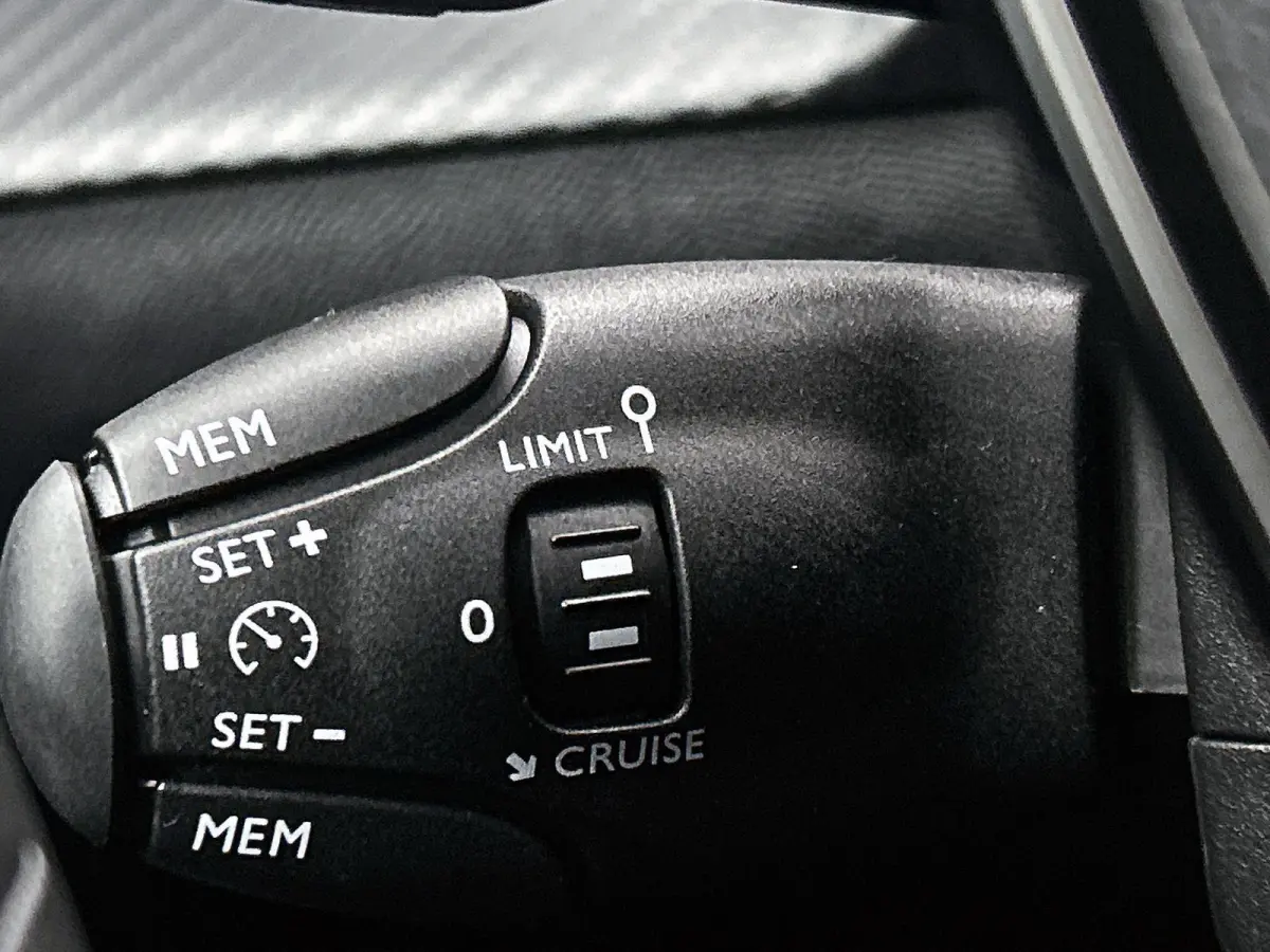 1.2 Hybrid 110 e-DCS6 Style | Cruise Control | Airco | Verkeersbordherkenning | Apple CarPlay /Android Auto |