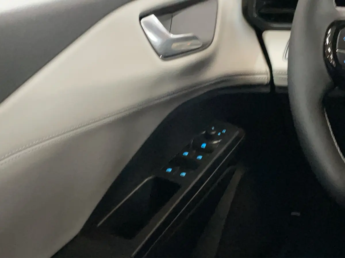 44 kWh Stuur- stoelverw. | Cruise control | Carplay | Achteruitrij camera | Parkeer sensoren