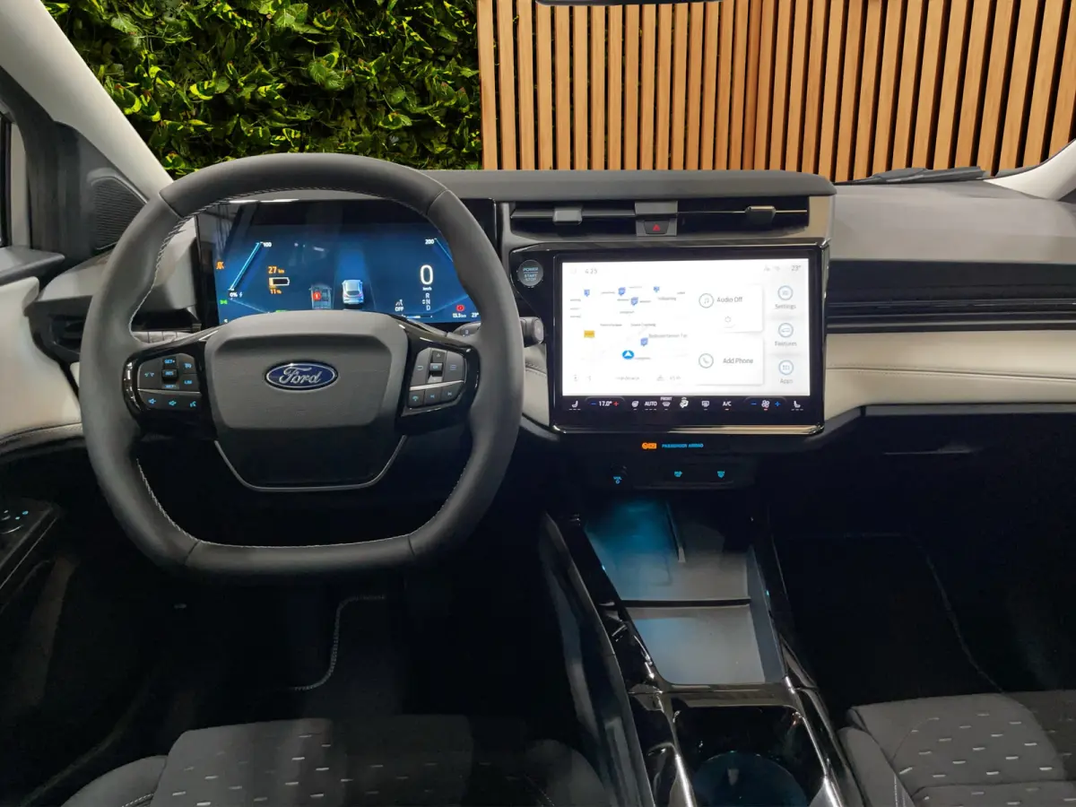 44 kWh Stuur- stoelverw. | Cruise control | Carplay | Achteruitrij camera | Parkeer sensoren