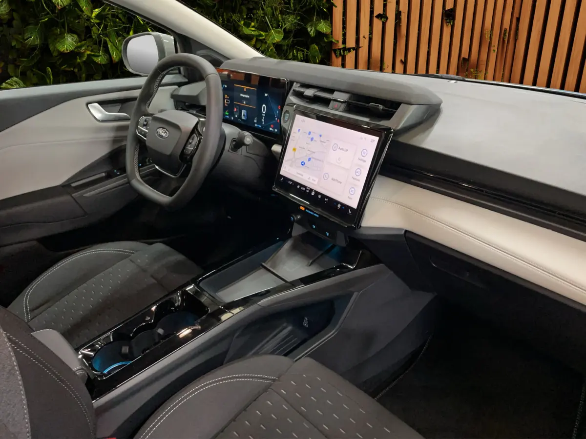 44 kWh Stuur- stoelverw. | Cruise control | Carplay | Achteruitrij camera | Parkeer sensoren