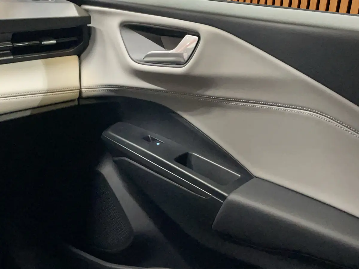 44 kWh Stuur- stoelverw. | Cruise control | Carplay | Achteruitrij camera | Parkeer sensoren