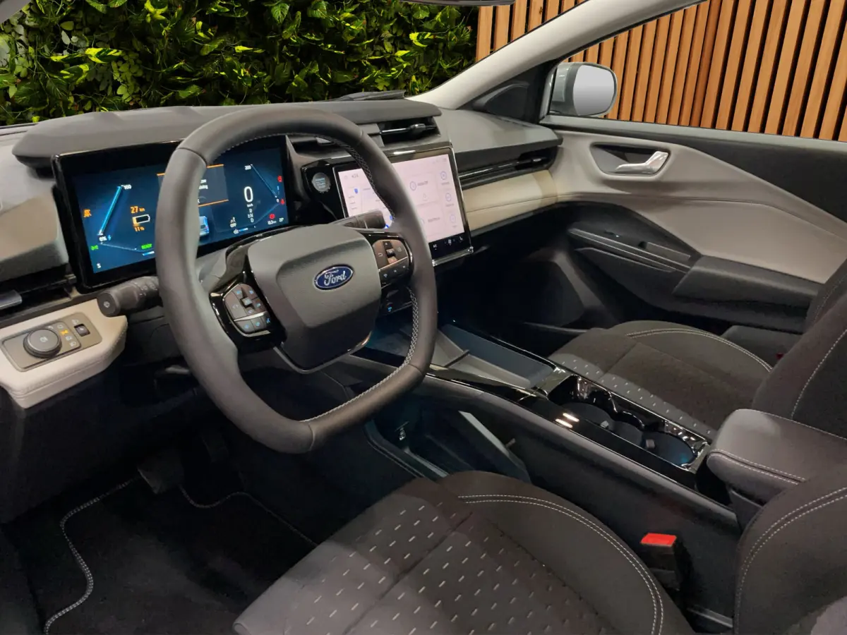 44 kWh Stuur- stoelverw. | Cruise control | Carplay | Achteruitrij camera | Parkeer sensoren