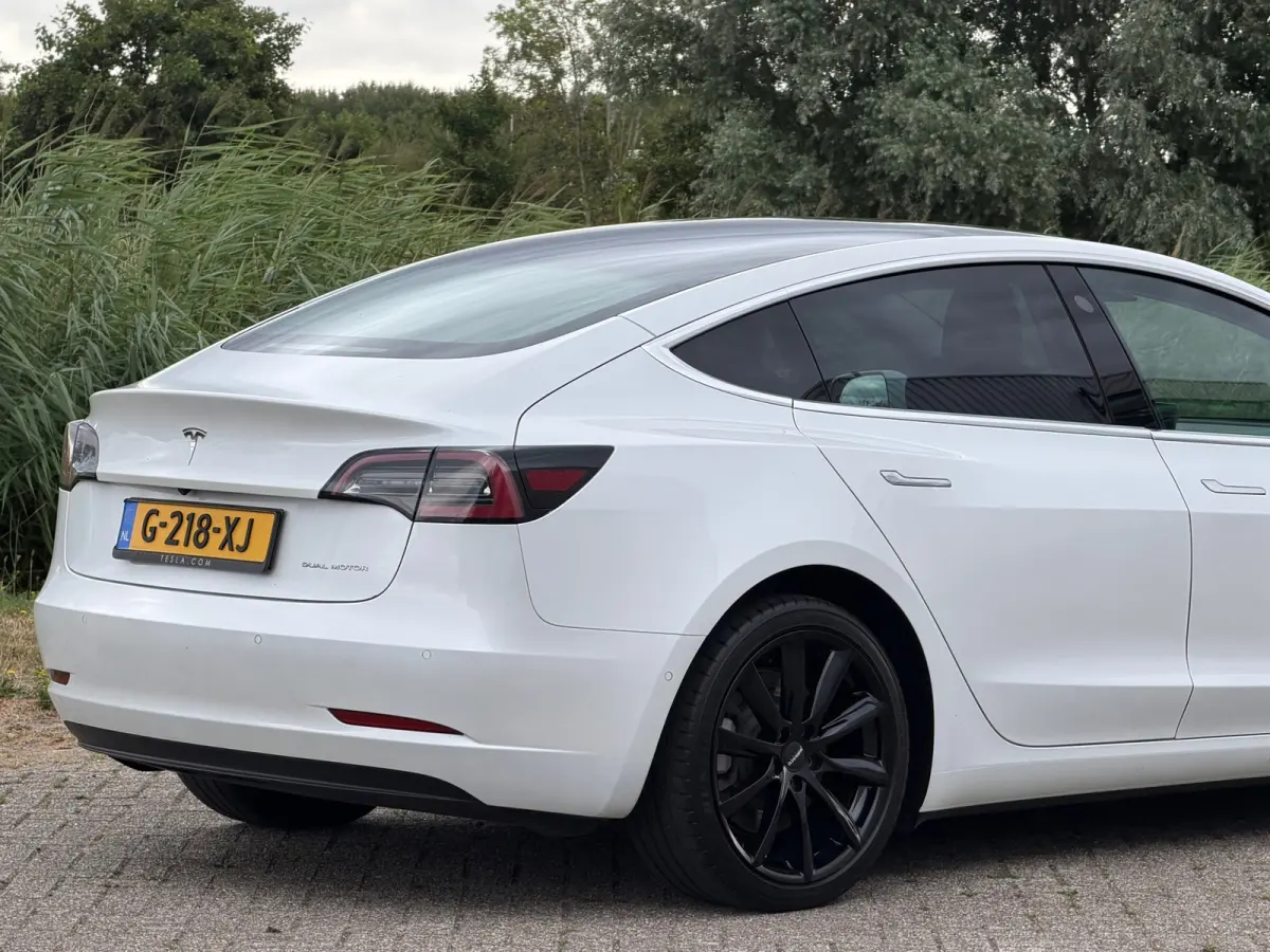 Long Range AWD 75 kWh - Pearl White - Panorama/Leder/Trekhaak - SoH 84%