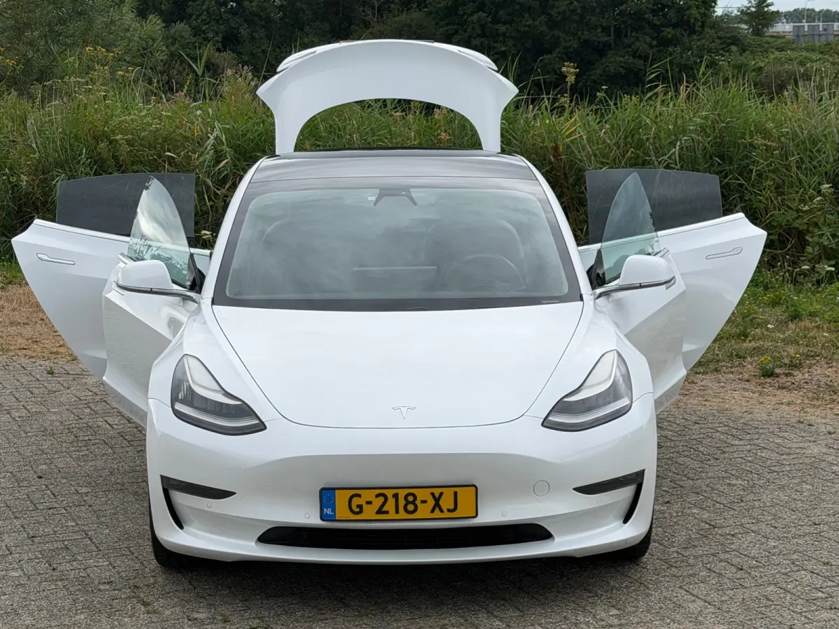 Long Range AWD 75 kWh - Pearl White - Panorama/Leder/Trekhaak - SoH 84%