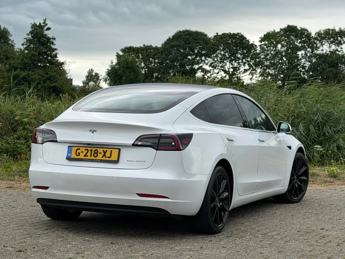 Long Range AWD 75 kWh - Pearl White - Panorama/Leder/Trekhaak - SoH 84%