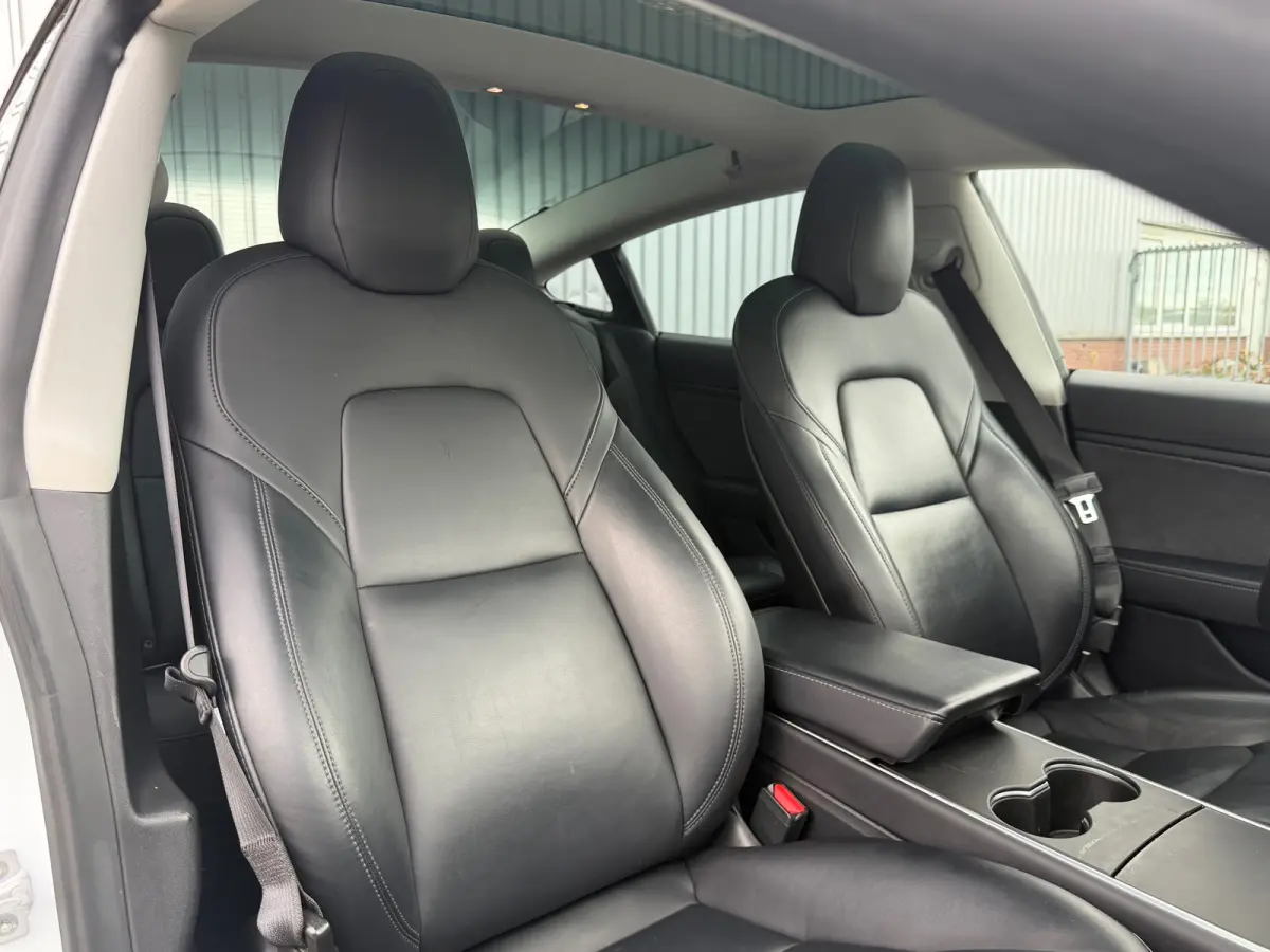 Long Range AWD 75 kWh - Pearl White - Panorama/Leder/Trekhaak - SoH 84%