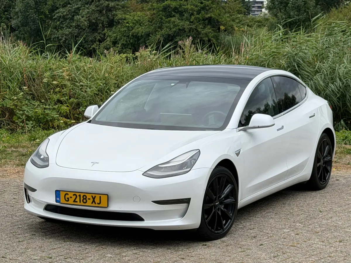 Long Range AWD 75 kWh - Pearl White - Panorama/Leder/Trekhaak - SoH 84%
