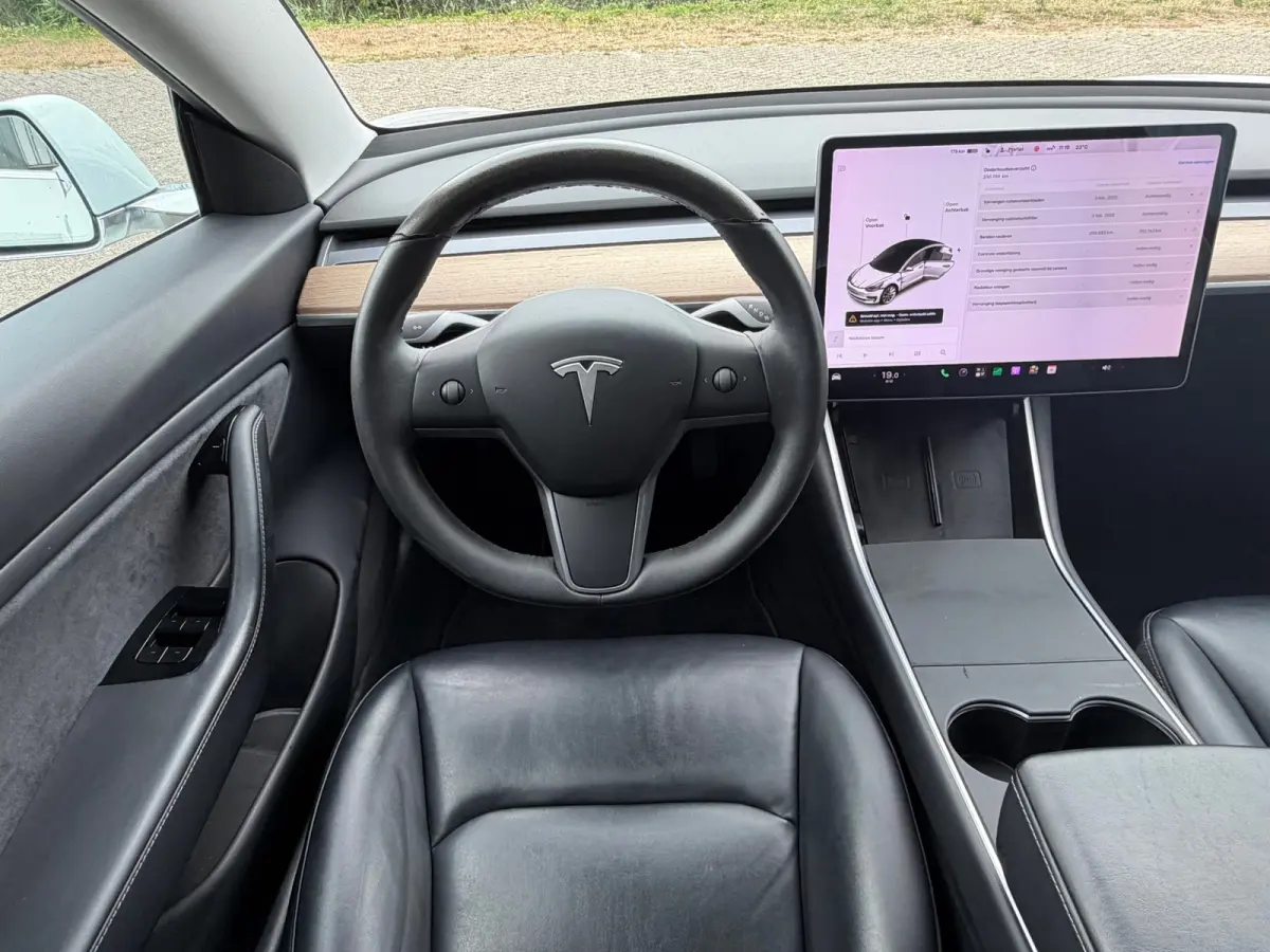 Long Range AWD 75 kWh - Pearl White - Panorama/Leder/Trekhaak - SoH 84%