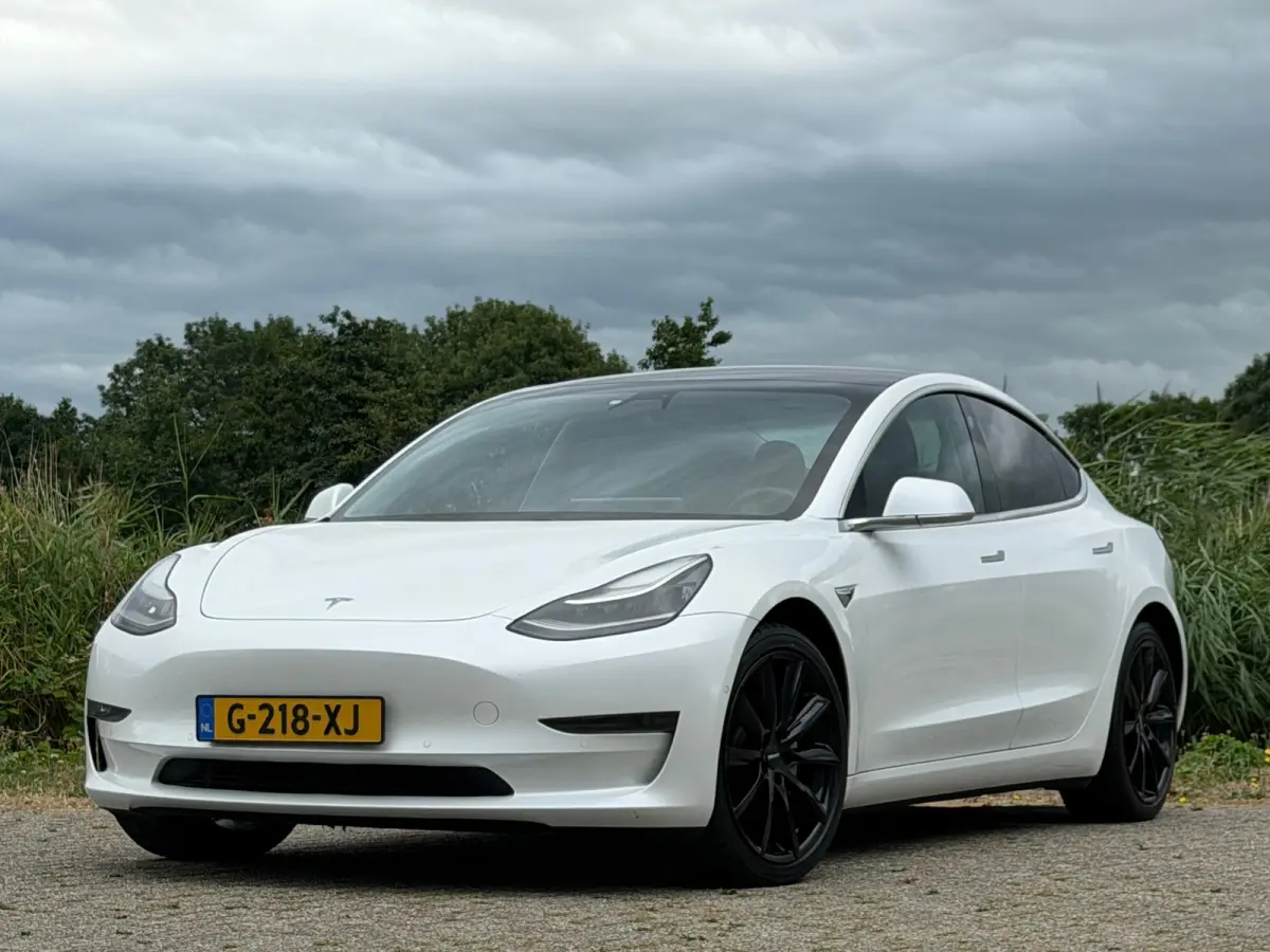 Long Range AWD 75 kWh - Pearl White - Panorama/Leder/Trekhaak - SoH 84%