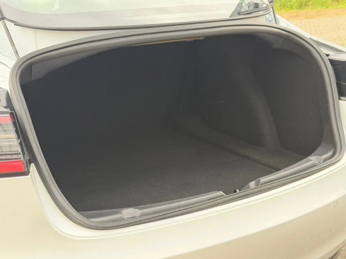 Long Range AWD 75 kWh - Pearl White - Panorama/Leder/Trekhaak - SoH 84%