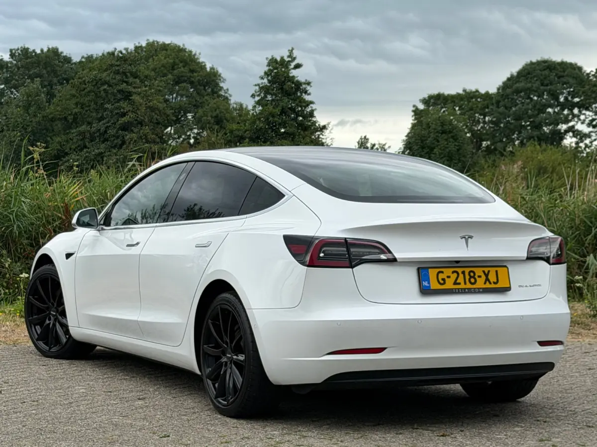 Long Range AWD 75 kWh - Pearl White - Panorama/Leder/Trekhaak - SoH 84%
