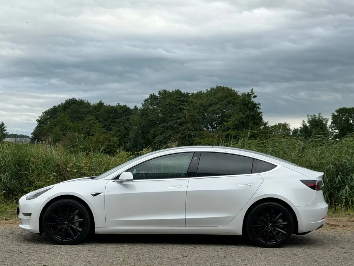 Long Range AWD 75 kWh - Pearl White - Panorama/Leder/Trekhaak - SoH 84%