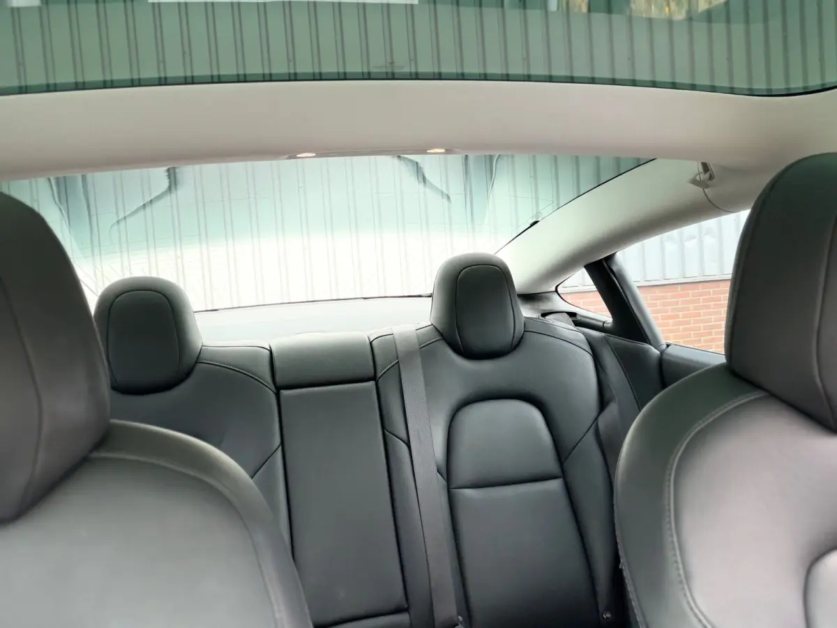 Long Range AWD 75 kWh - Pearl White - Panorama/Leder/Trekhaak - SoH 84%