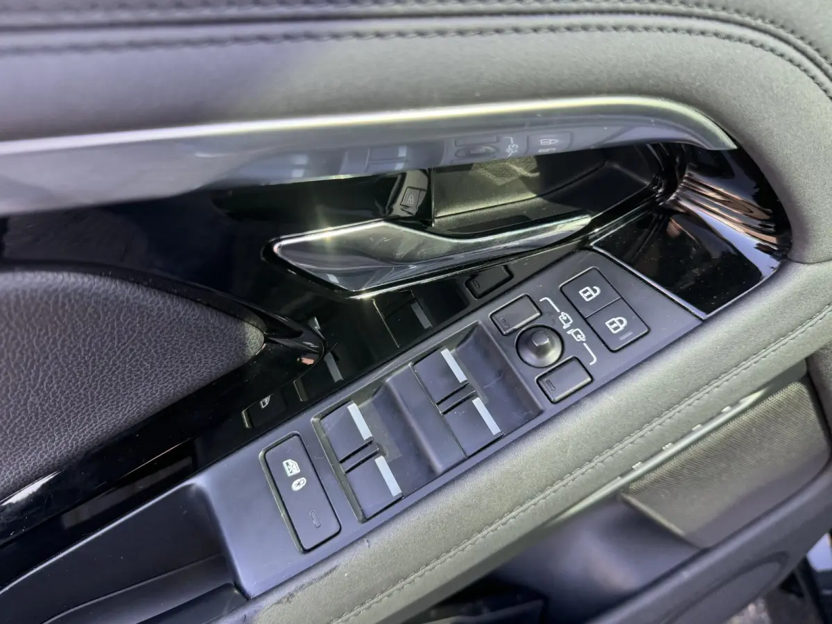 1.5 P300e AWD R-Dynamic HSE | Panoramadak | Meridian | Camera | Navigatie | Elektrische Achterklep |