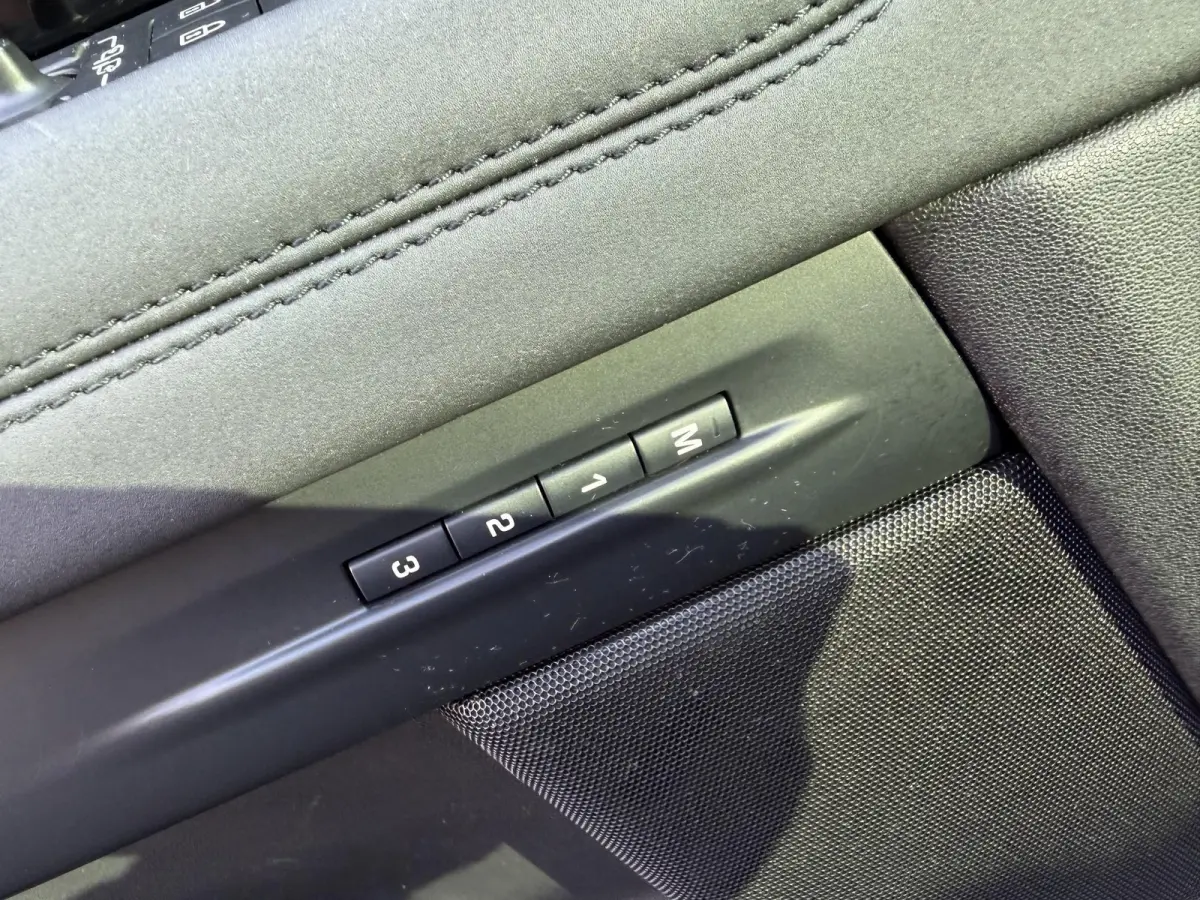1.5 P300e AWD R-Dynamic HSE | Panoramadak | Meridian | Camera | Navigatie | Elektrische Achterklep |