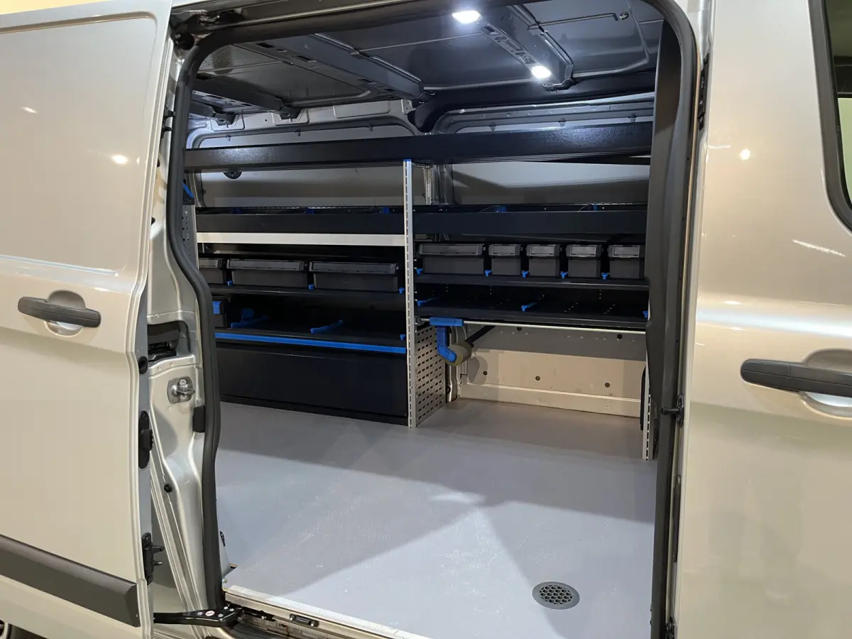 300 2.0 TDCI L2H1 Trend 130 PK / Servicebus / Sortimo Inrichting / Euro 6 / Airco / Cruise Control / PDC / Klep / 3-Zits