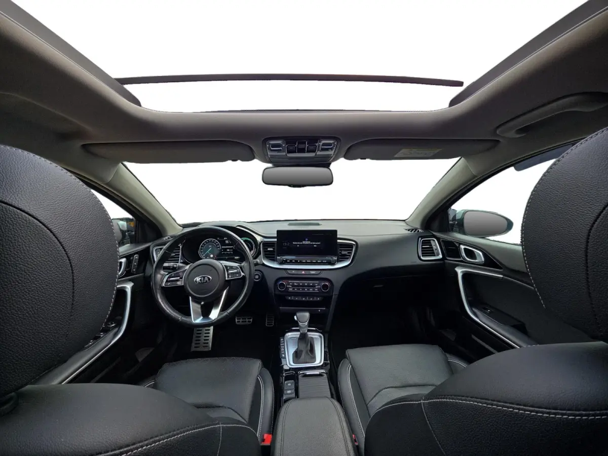 1.6I PHEV ExecutiveLine | Automaat | Dealer onderhouden | Panorama dak | Stoelverwarming en Ventilatie | Dodehoek Detectie | Leder | Carplay | Camera | Cruise Control Adaptief |