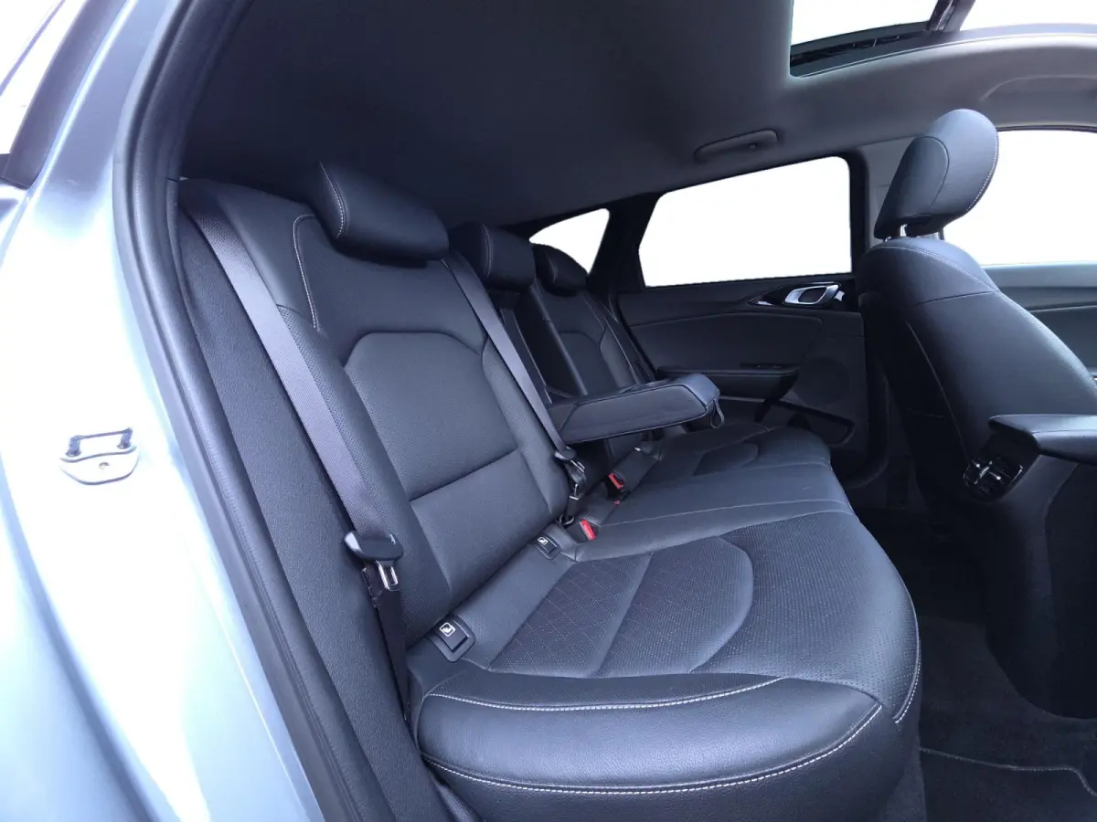 1.6I PHEV ExecutiveLine | Automaat | Dealer onderhouden | Panorama dak | Stoelverwarming en Ventilatie | Dodehoek Detectie | Leder | Carplay | Camera | Cruise Control Adaptief |