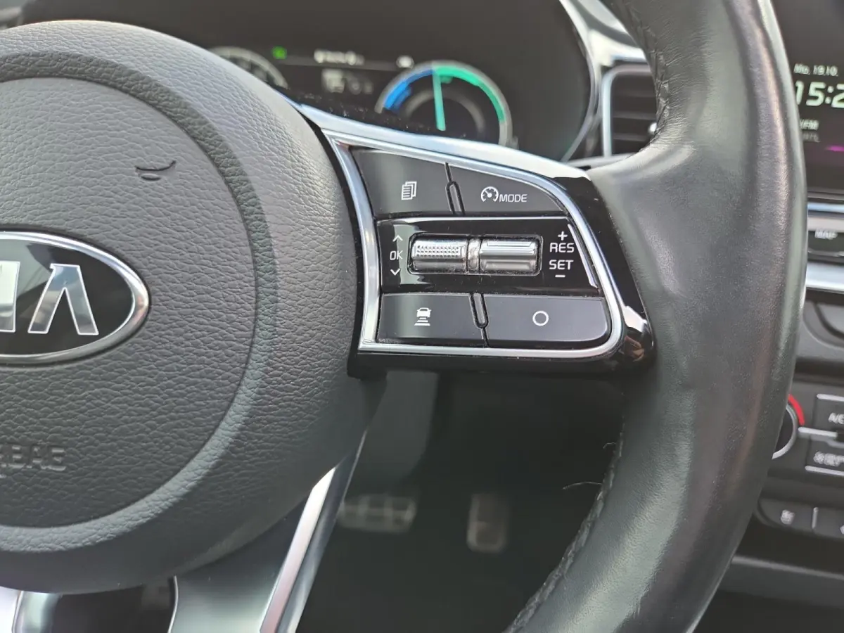 1.6I PHEV ExecutiveLine | Automaat | Dealer onderhouden | Panorama dak | Stoelverwarming en Ventilatie | Dodehoek Detectie | Leder | Carplay | Camera | Cruise Control Adaptief |