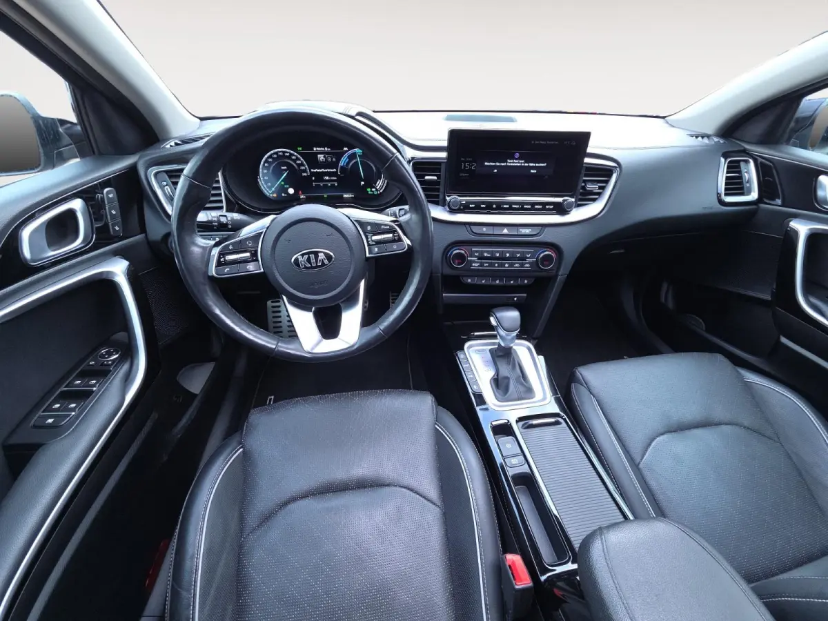 1.6I PHEV ExecutiveLine | Automaat | Dealer onderhouden | Panorama dak | Stoelverwarming en Ventilatie | Dodehoek Detectie | Leder | Carplay | Camera | Cruise Control Adaptief |