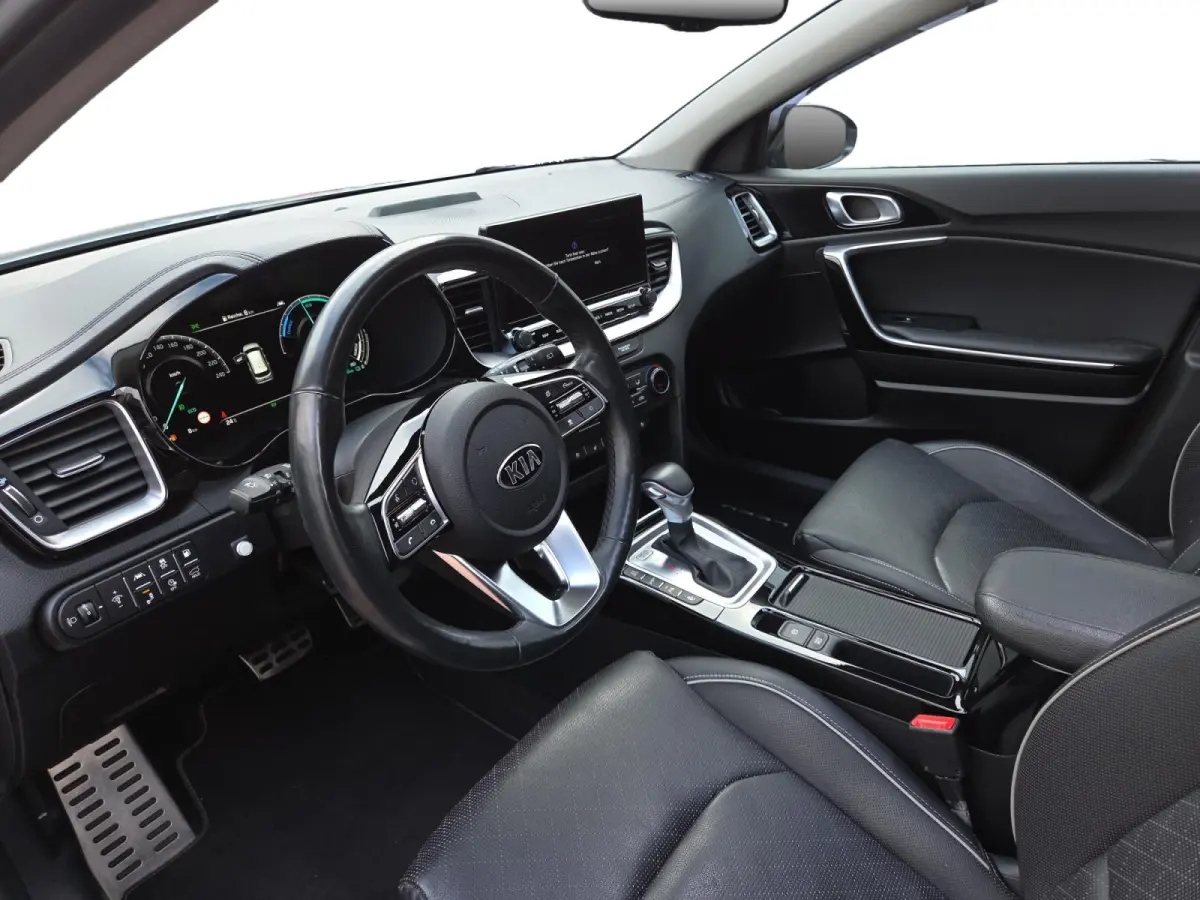1.6I PHEV ExecutiveLine | Automaat | Dealer onderhouden | Panorama dak | Stoelverwarming en Ventilatie | Dodehoek Detectie | Leder | Carplay | Camera | Cruise Control Adaptief |
