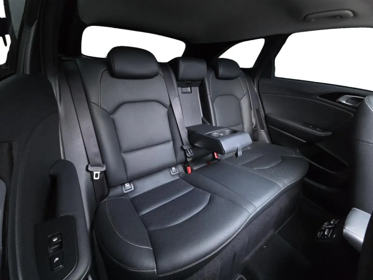 1.6I PHEV ExecutiveLine | Automaat | Dealer onderhouden | Panorama dak | Stoelverwarming en Ventilatie | Dodehoek Detectie | Leder | Carplay | Camera | Cruise Control Adaptief |