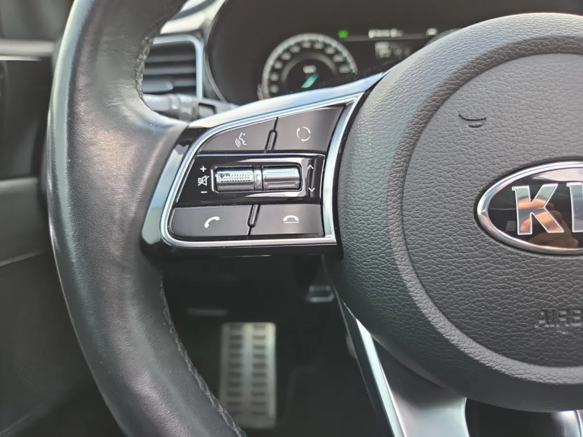 1.6I PHEV ExecutiveLine | Automaat | Dealer onderhouden | Panorama dak | Stoelverwarming en Ventilatie | Dodehoek Detectie | Leder | Carplay | Camera | Cruise Control Adaptief |