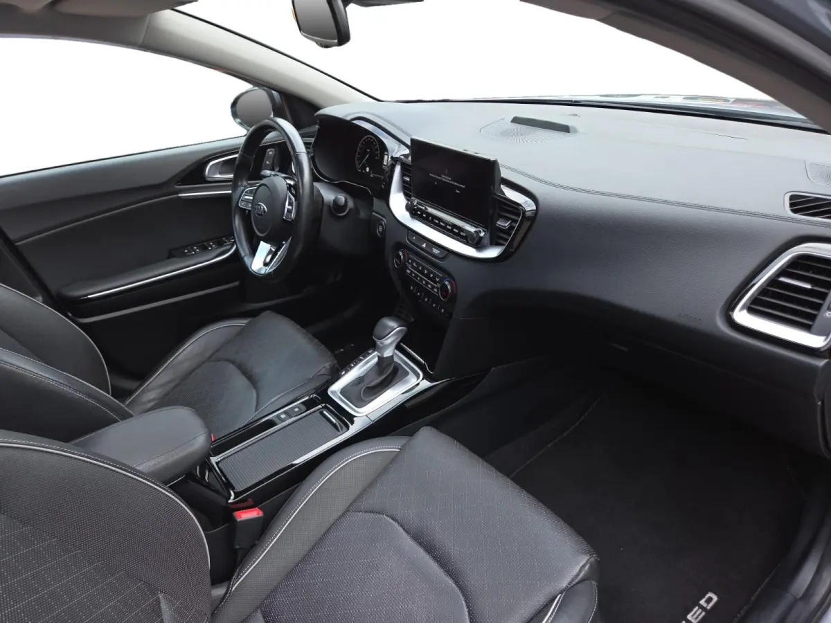 1.6I PHEV ExecutiveLine | Automaat | Dealer onderhouden | Panorama dak | Stoelverwarming en Ventilatie | Dodehoek Detectie | Leder | Carplay | Camera | Cruise Control Adaptief |
