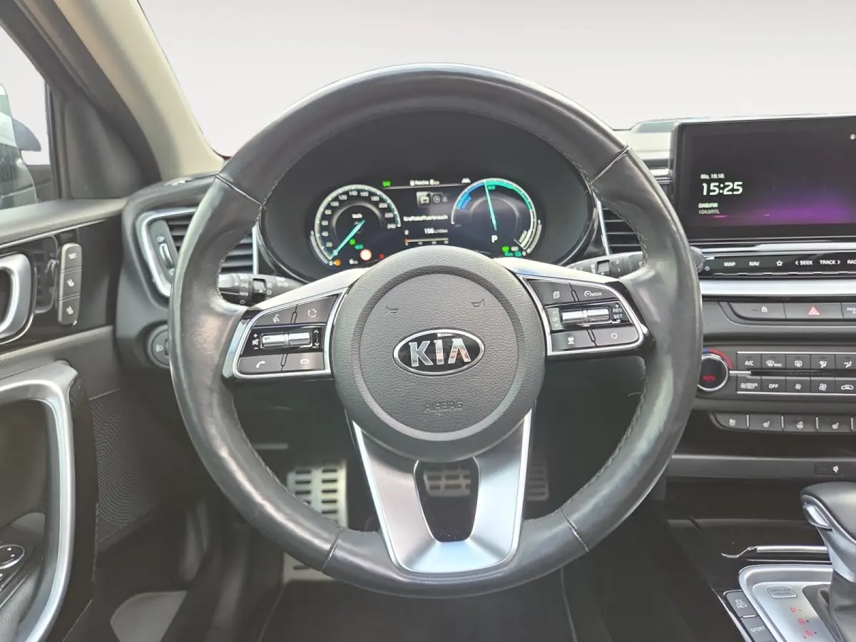 1.6I PHEV ExecutiveLine | Automaat | Dealer onderhouden | Panorama dak | Stoelverwarming en Ventilatie | Dodehoek Detectie | Leder | Carplay | Camera | Cruise Control Adaptief |