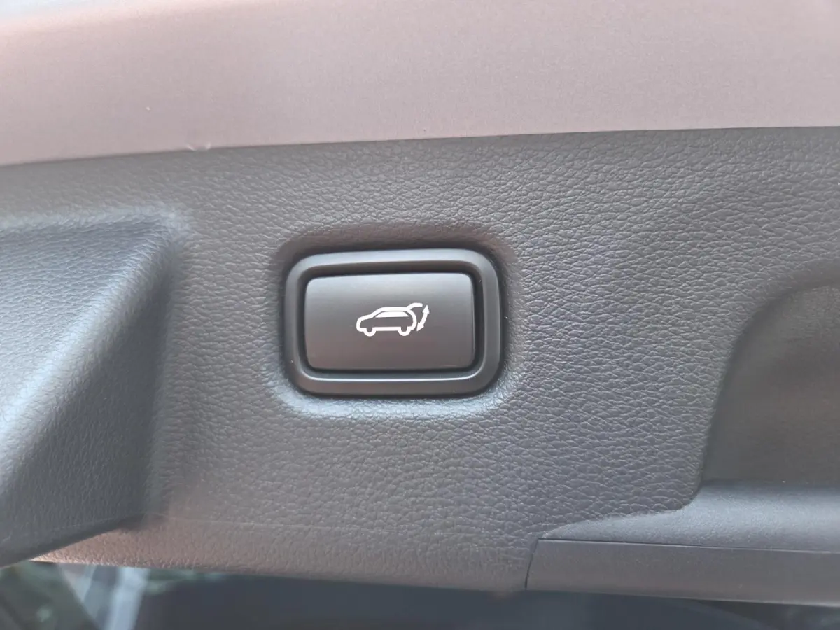 1.6I PHEV ExecutiveLine | Automaat | Dealer onderhouden | Panorama dak | Stoelverwarming en Ventilatie | Dodehoek Detectie | Leder | Carplay | Camera | Cruise Control Adaptief |