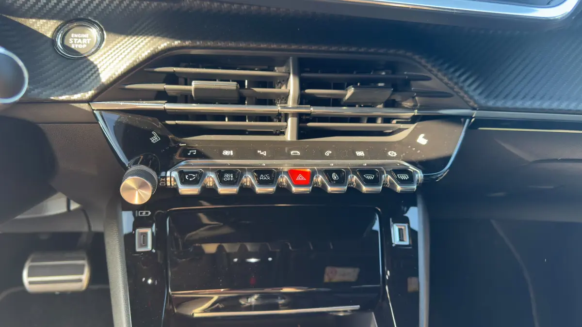 1.2 GT Pack | Camera | Parkeersensoren | Alcantara | Apple Carplay / Android Auto | Keyless entry |