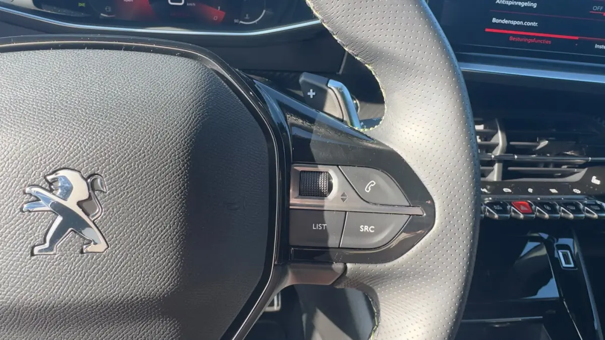 1.2 GT Pack | Camera | Parkeersensoren | Alcantara | Apple Carplay / Android Auto | Keyless entry |